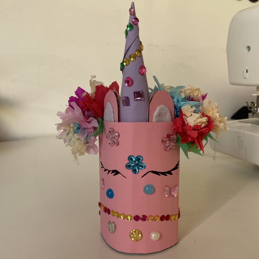 Atelier créatif enfant le mercredi à Bègles – collage et bricolage pot licorne